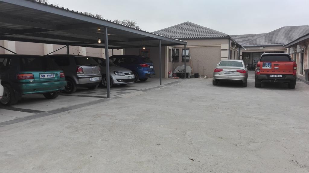 Thembisi Guesthouse Newcastle Exterior photo